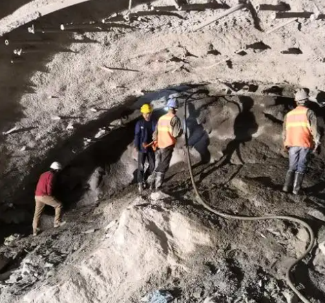 玉林拱顶带模注浆料的施工流程及注意事项